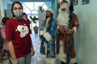 Волонтеры в больницах, новый год, дед мороз