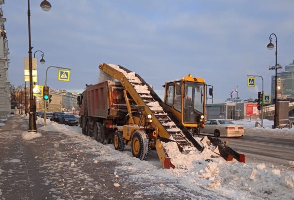 Лего рассыпанный на столе попробуй собери