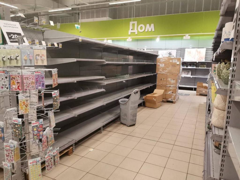 В Петербурге покупатели разметают товары в супермаркетах