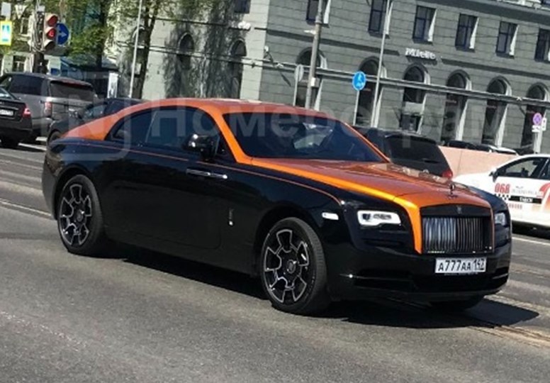 Rolls-Royce Игоря Захватова устроил аварию на Пулковском шоссе – СМИ