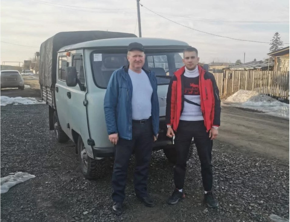 В Курганской области семья Кривошеиных передала свой автомобиль солдатам ВС России в зону СВО на Украину
