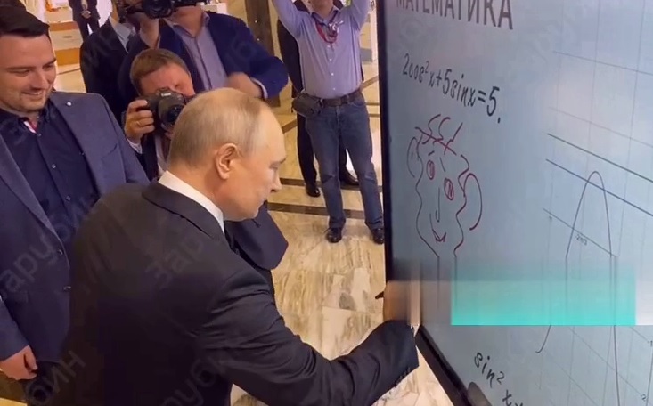 Путин нарисовал кота на школьной доске