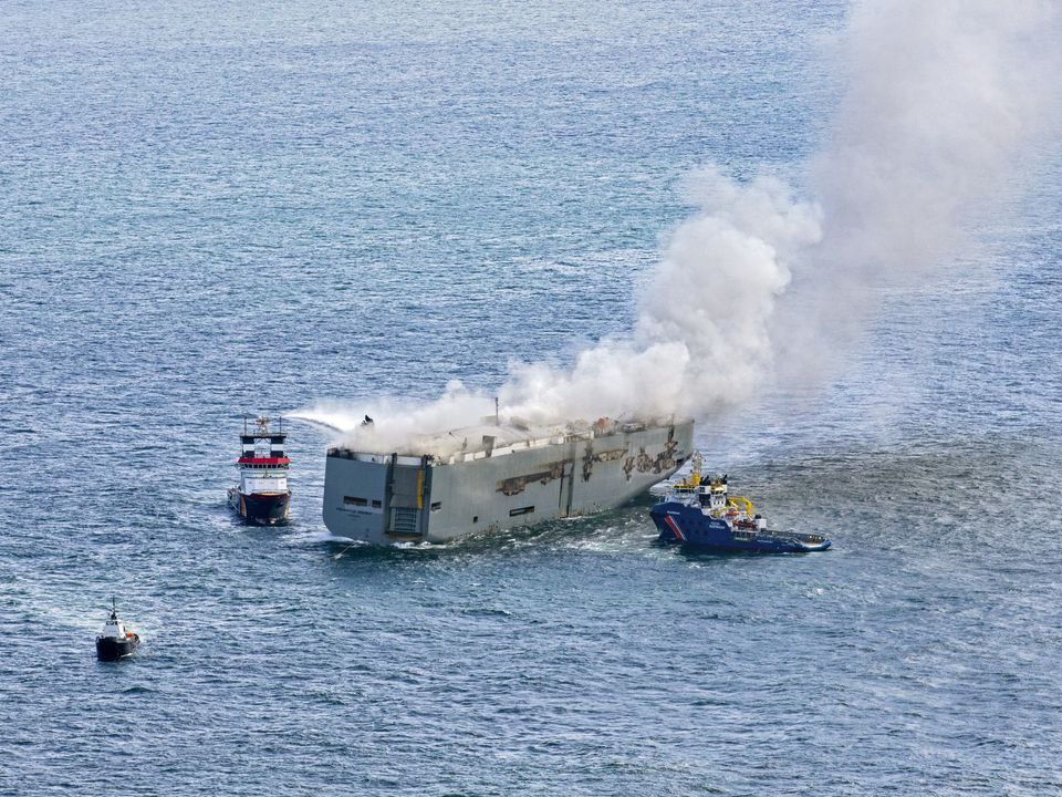 пожар в море, паром